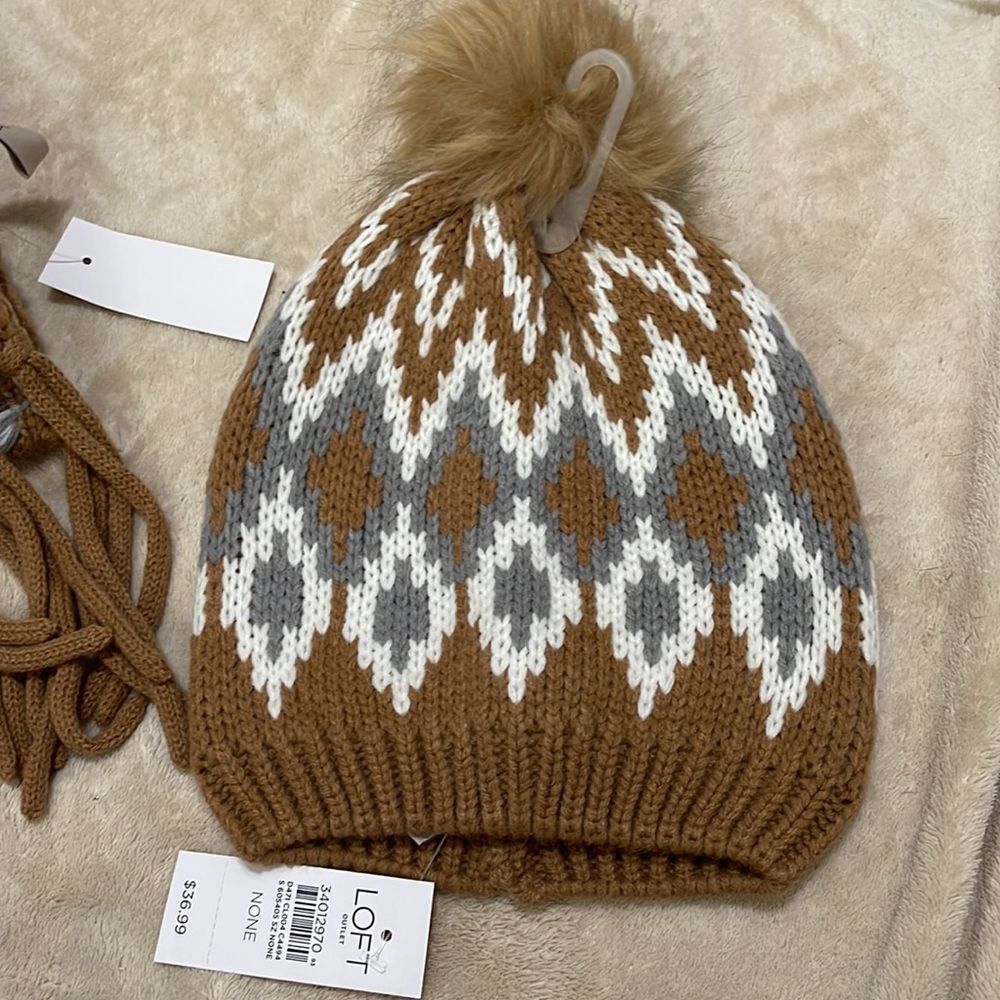 NWT- LOFT- matching scarf & beanie set - Picture 2 of 6